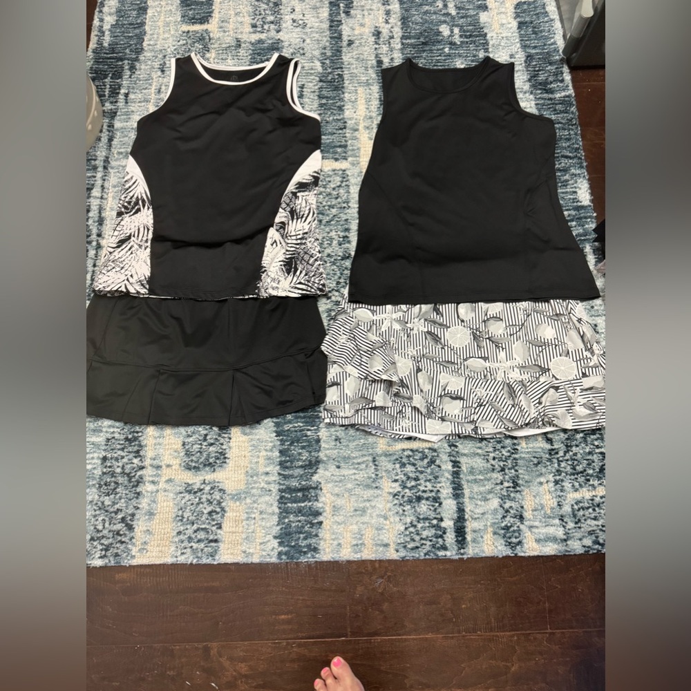Tail Tennis Wear. Black and white mix and match tennis wear.Women’s size Large